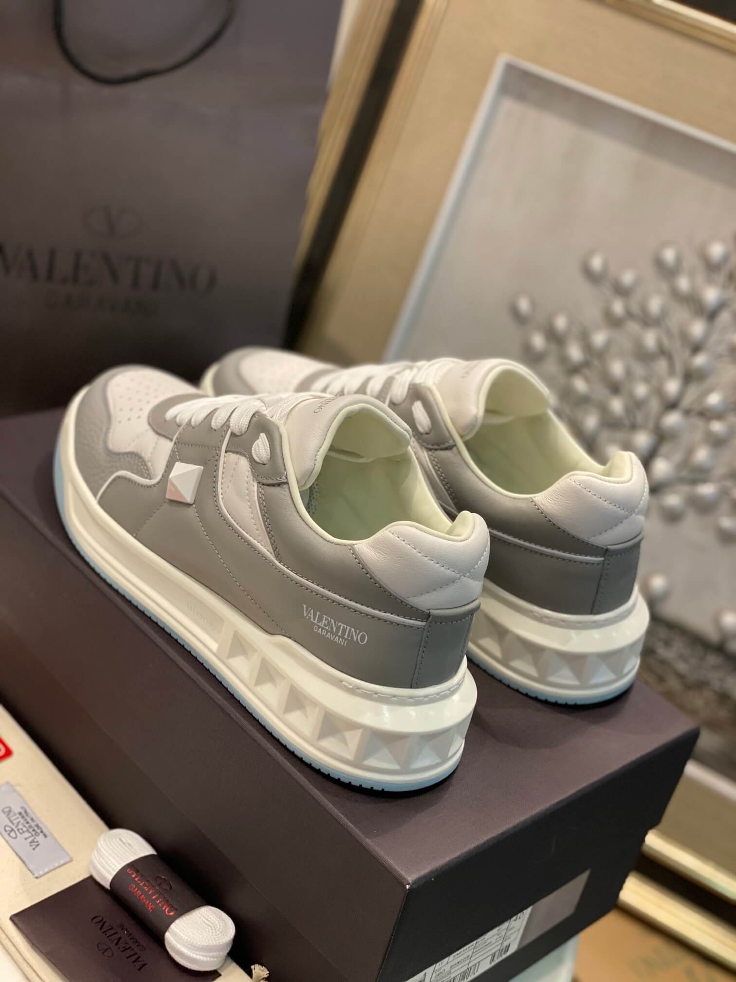 VALEN Sneakers