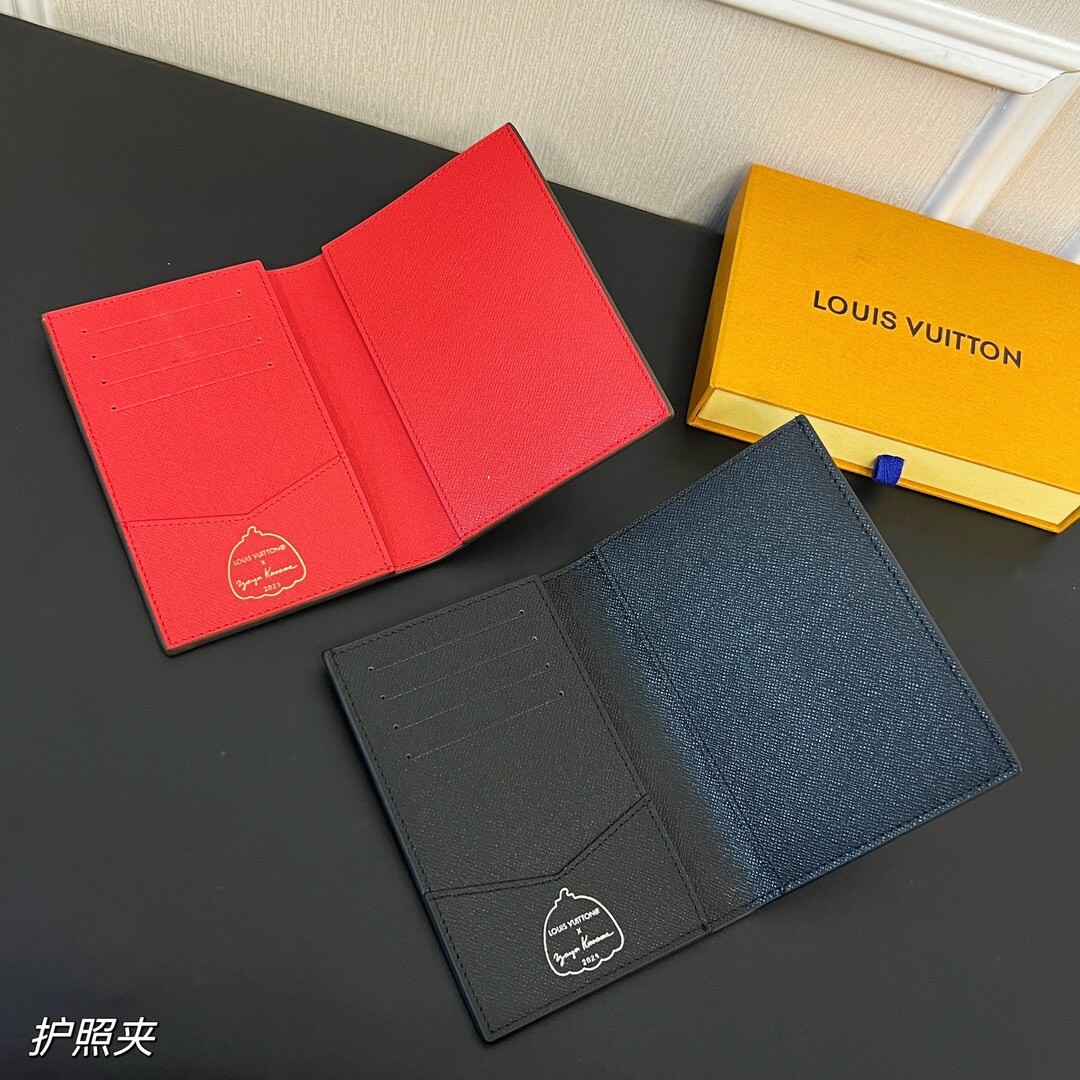 LOUIV Passport Cover