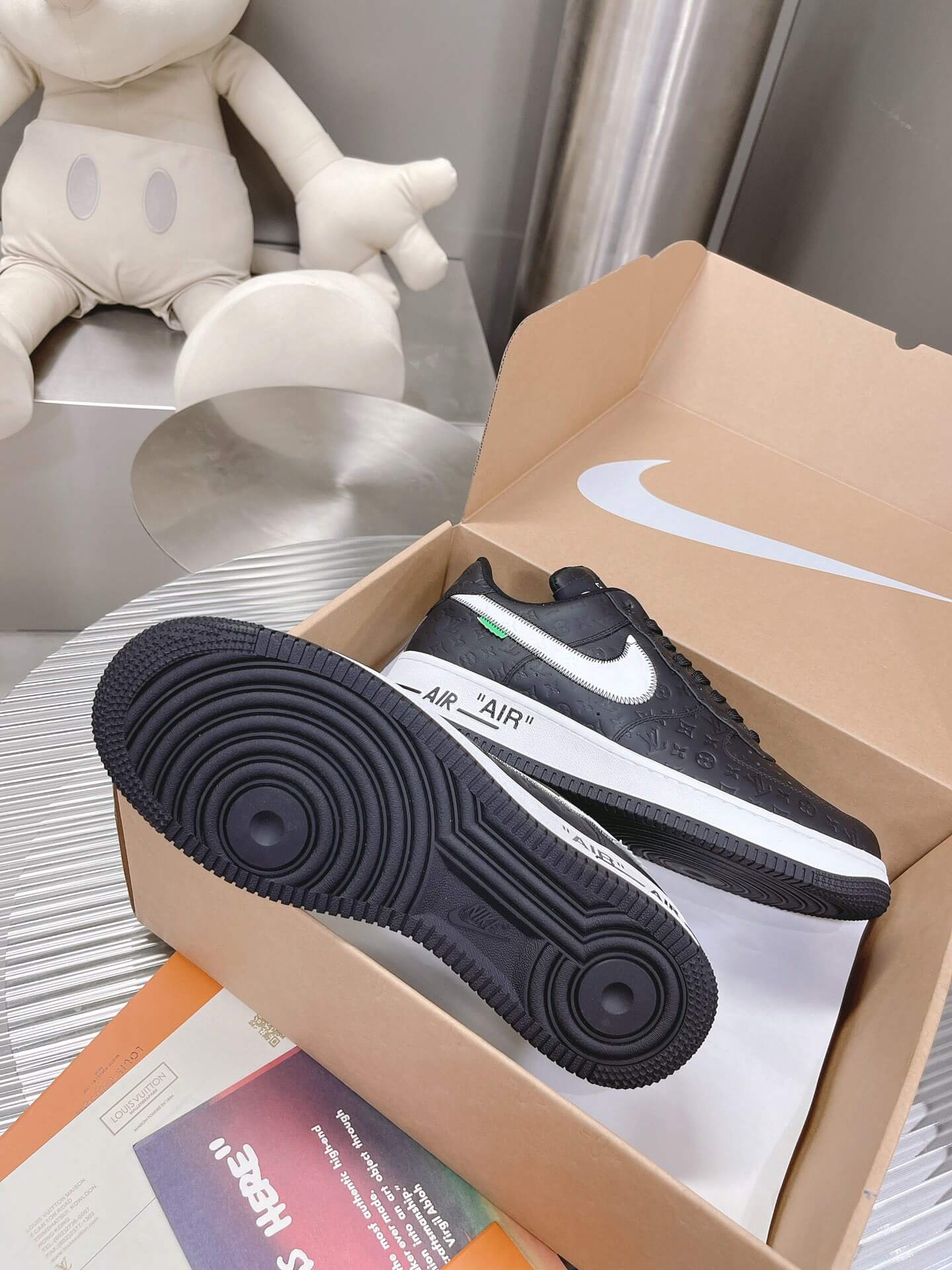 Nike Air LV Sneakers