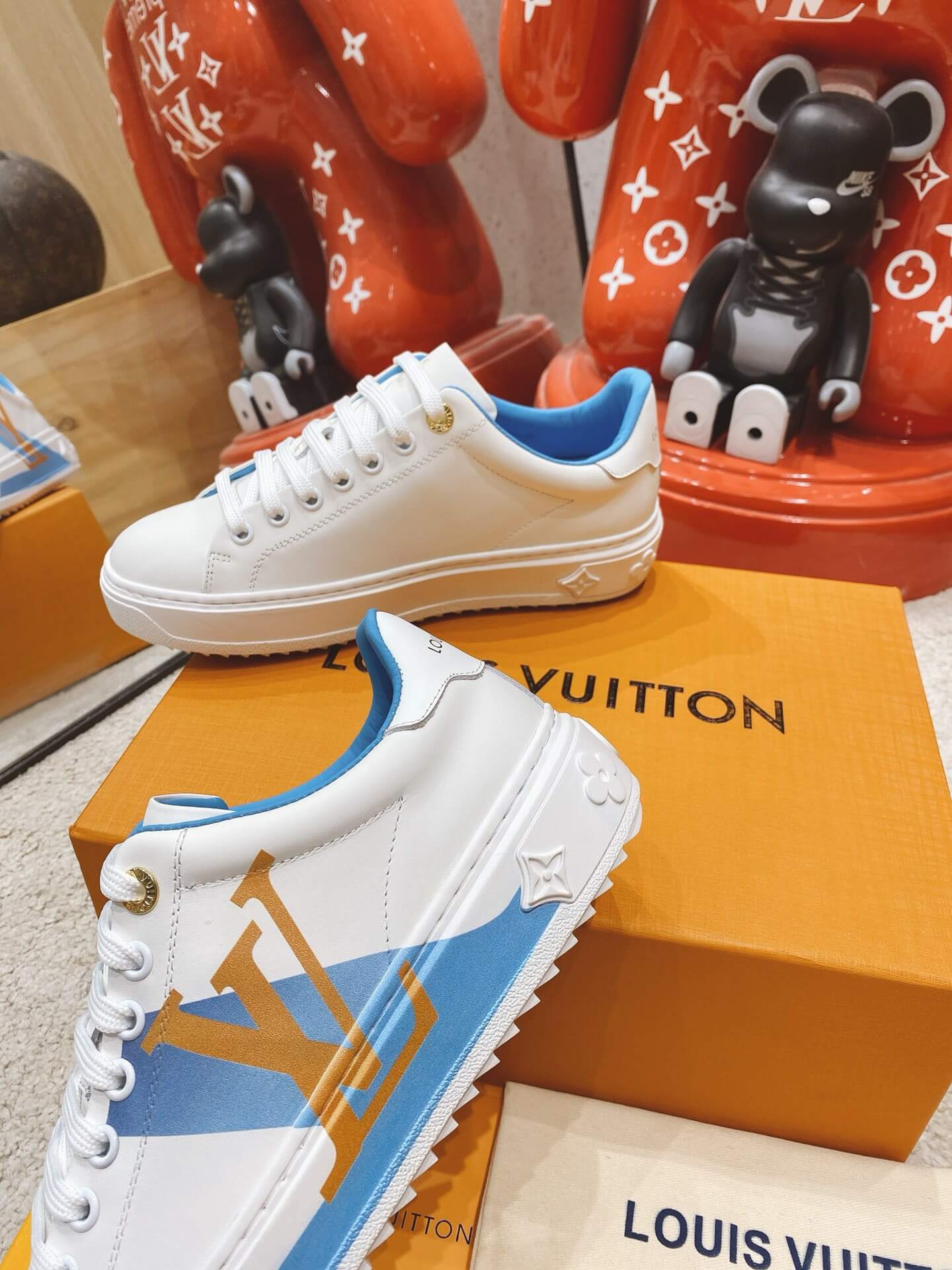 LOUIV Sneakers