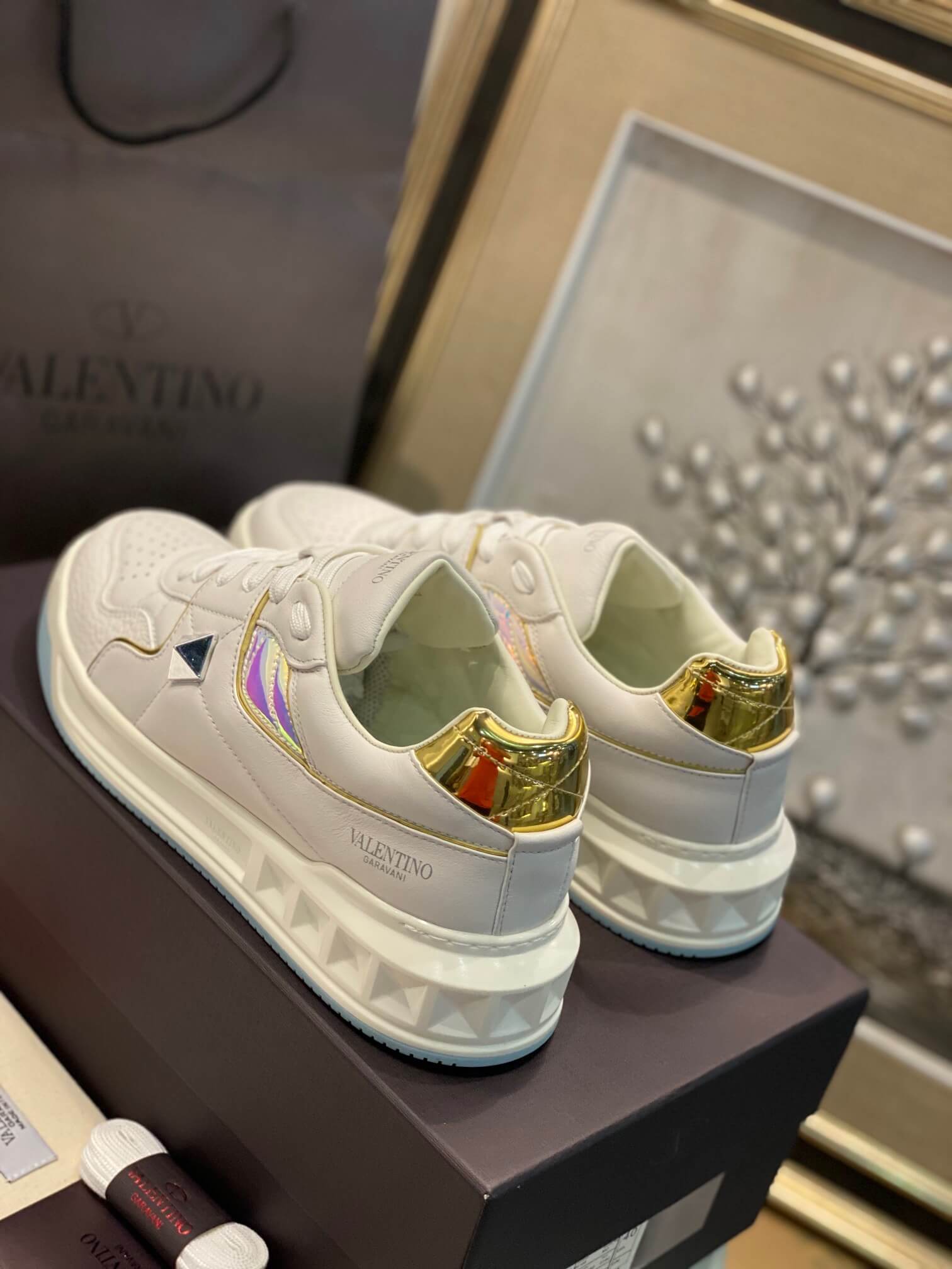 VALEN Sneakers
