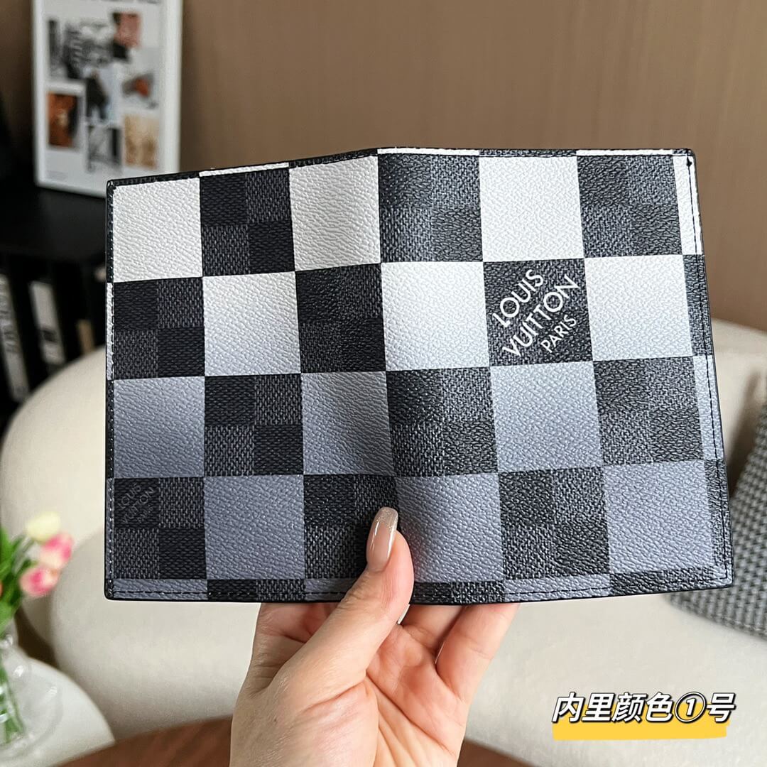 LOUIV Passport Cover
