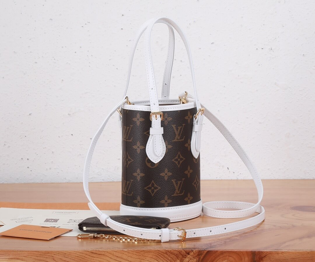 LOUIV Match Bucket Bag