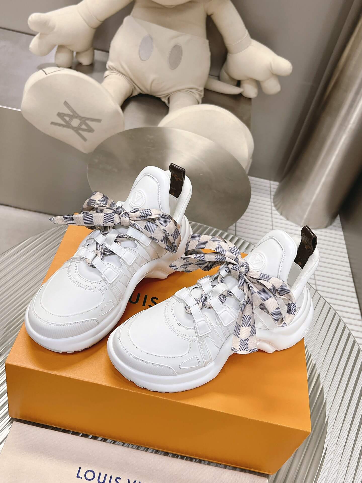 LOUIV Sneakers