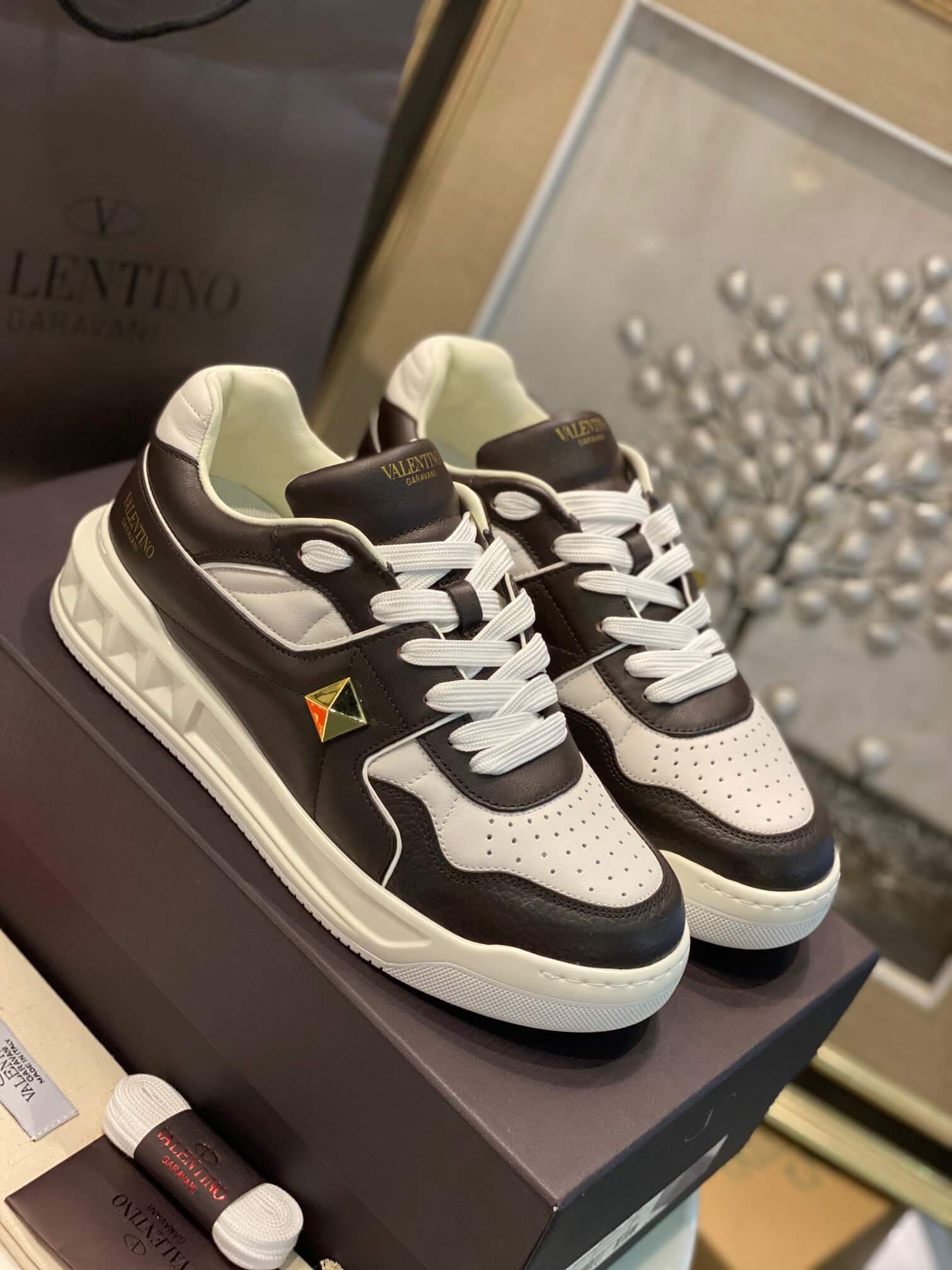 VALEN Sneakers