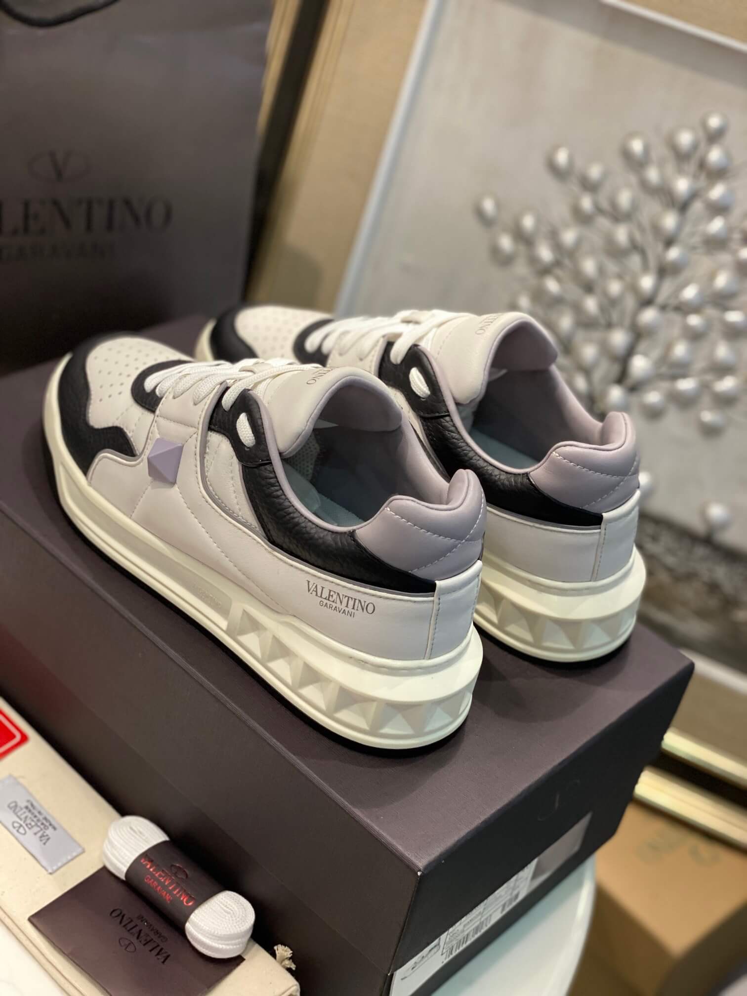 VALEN Sneakers