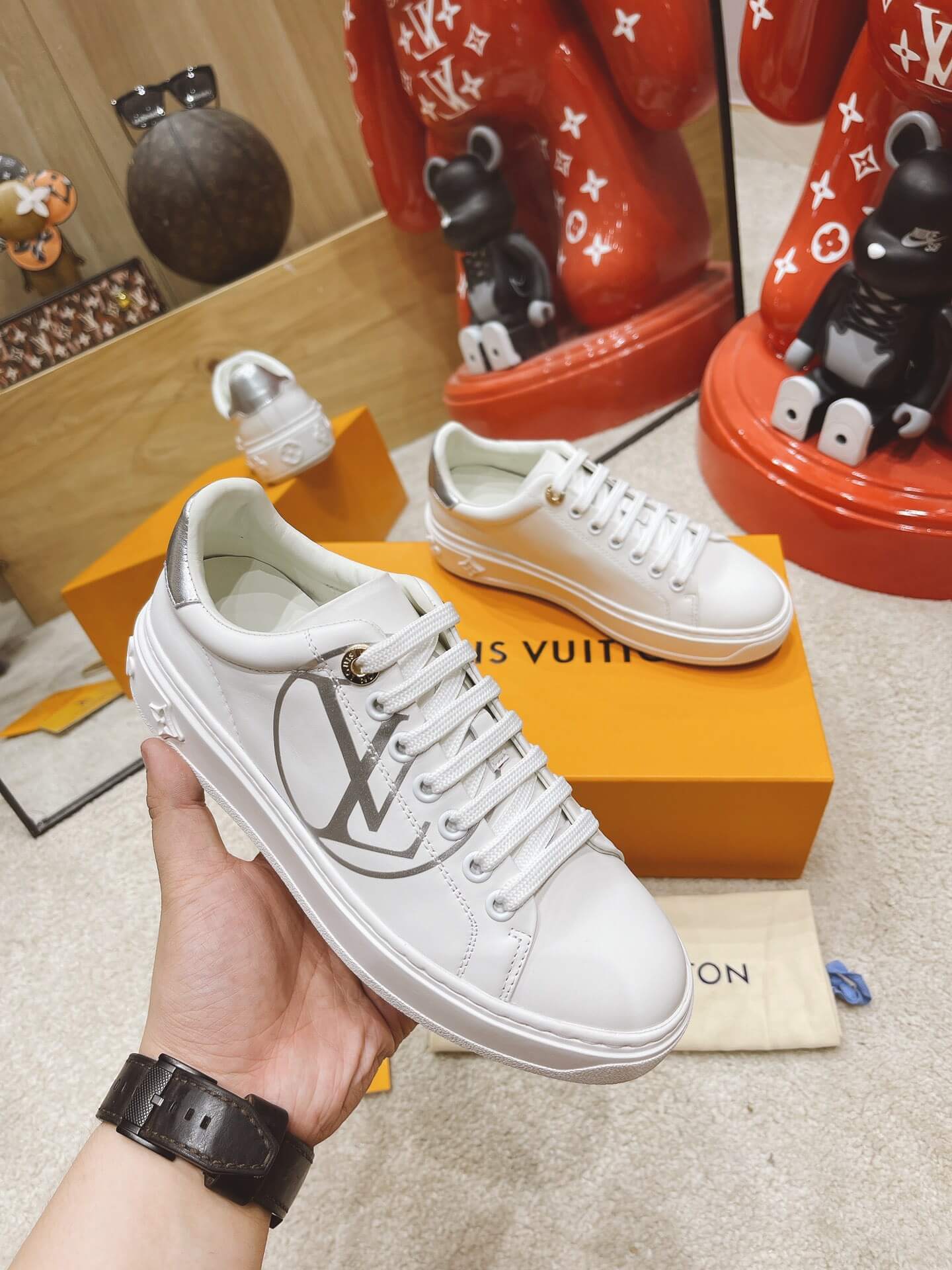 LOUIV Sneakers