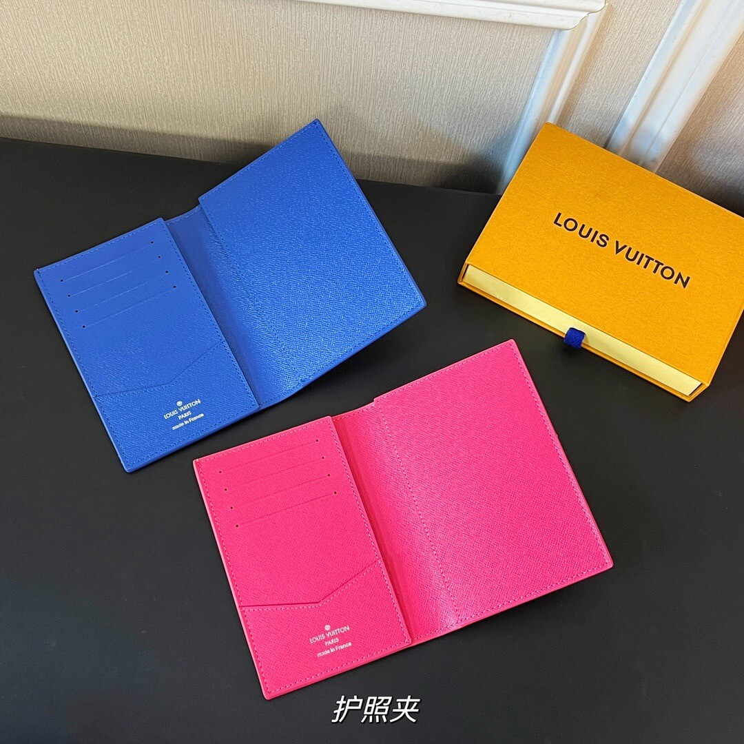 LOUIV Passport Cover