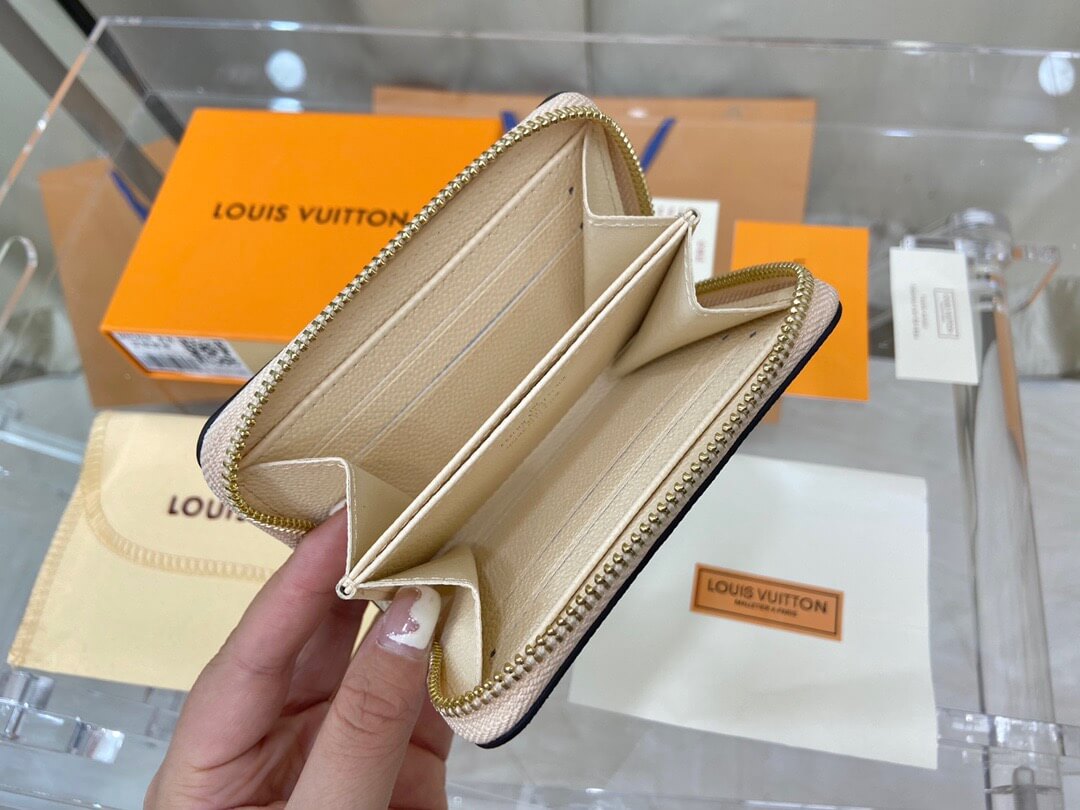LOUIV Coin Purse By The Pool