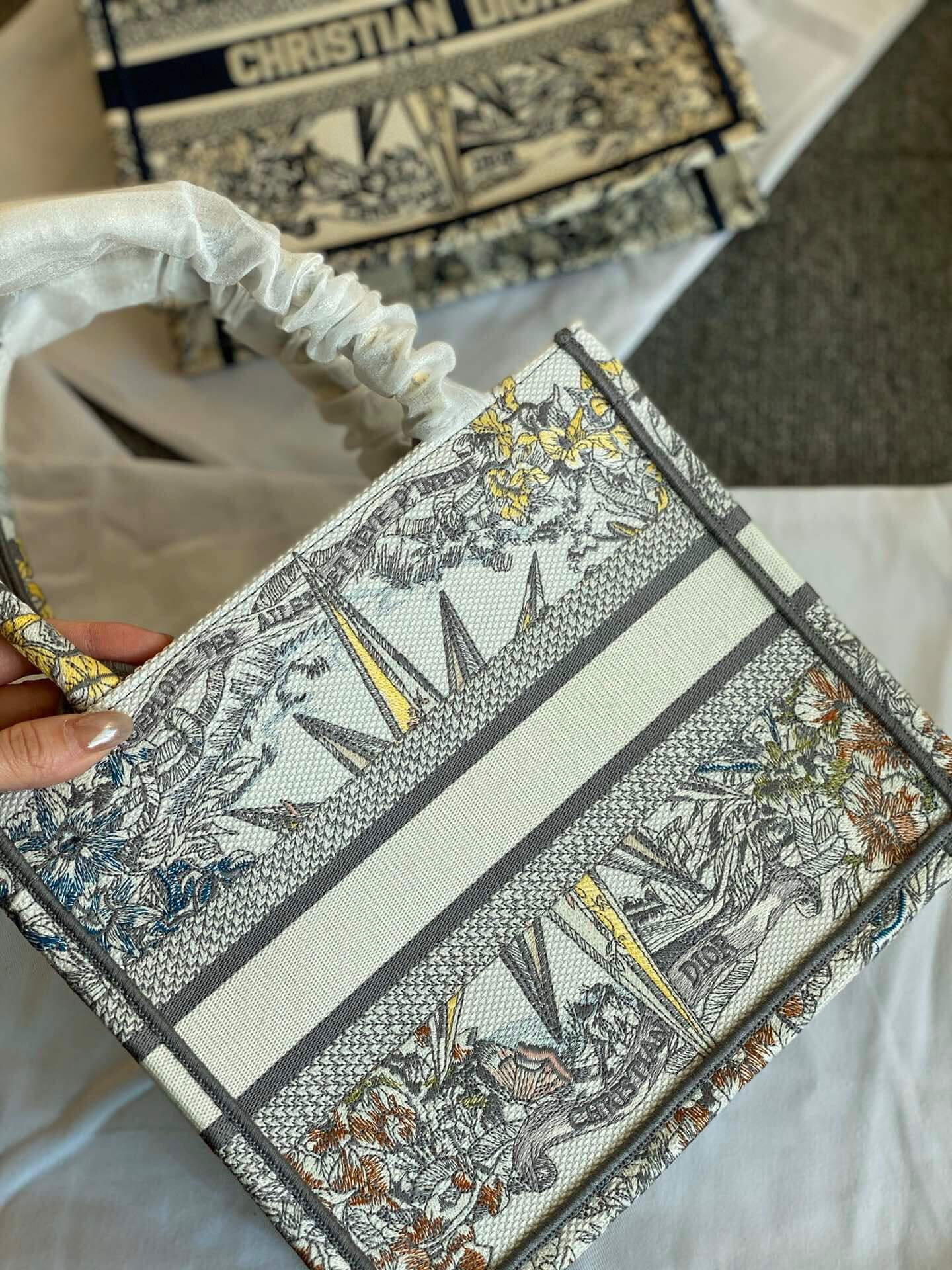 CD Booktote 25