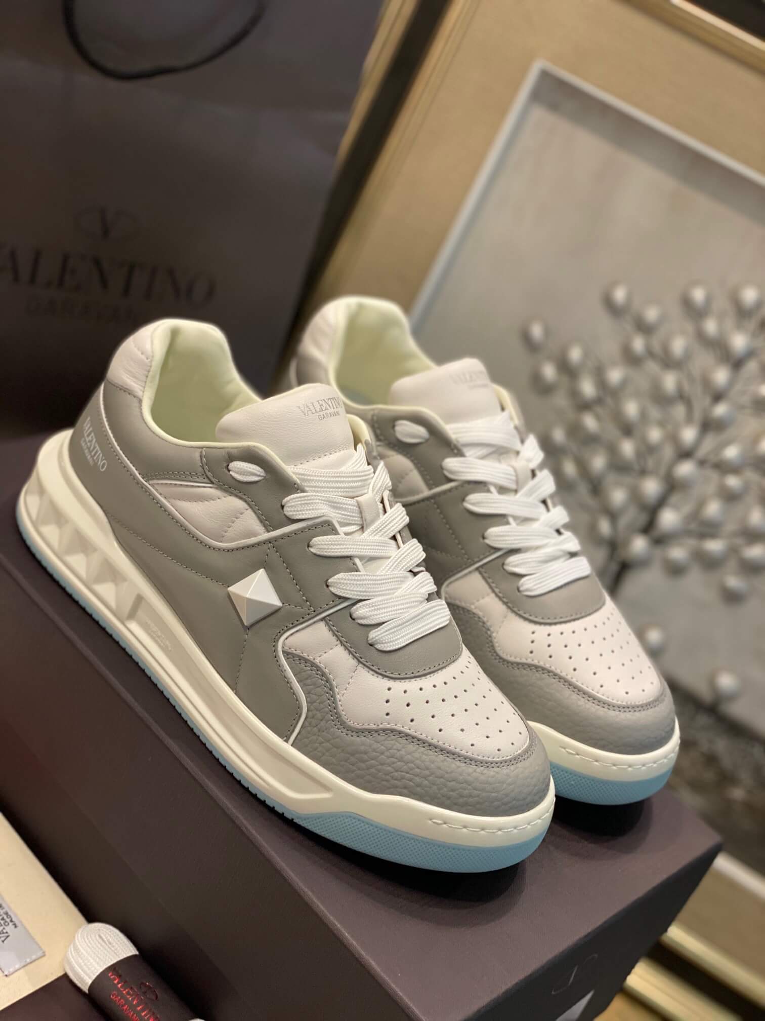 VALEN Sneakers