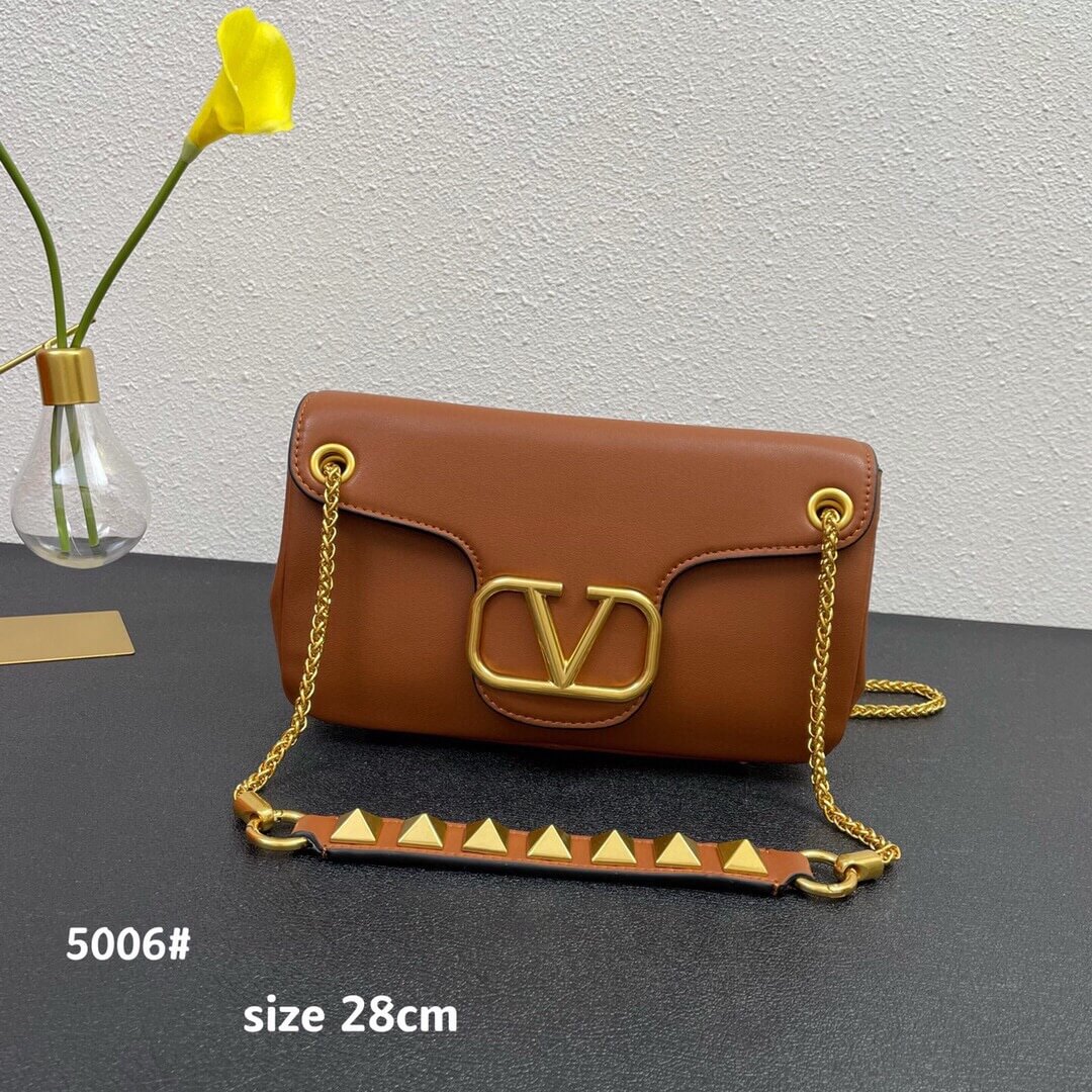 VALEN Vlogo Studs