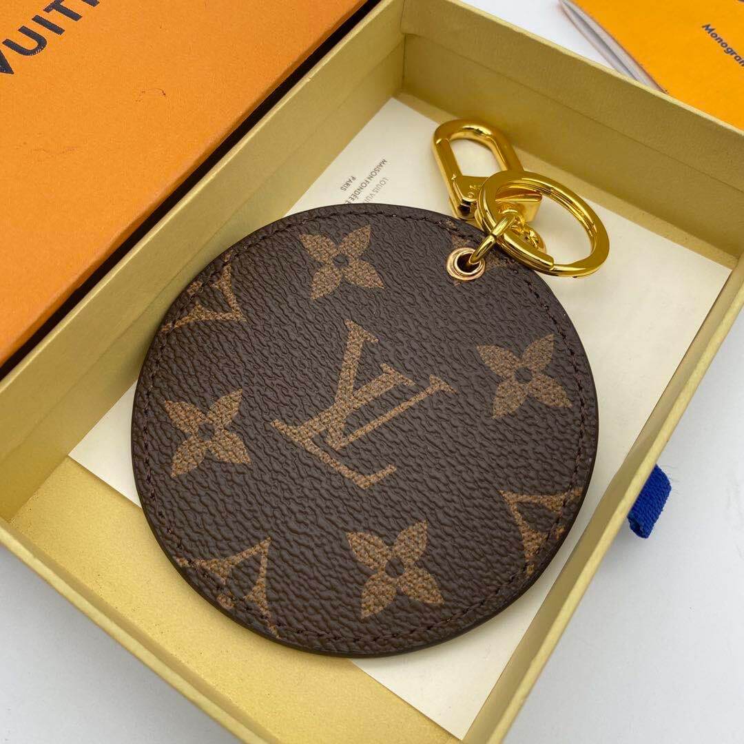 LOUIV Round Key Charm