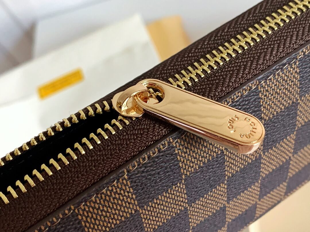 LOUIV Zippy Wallet