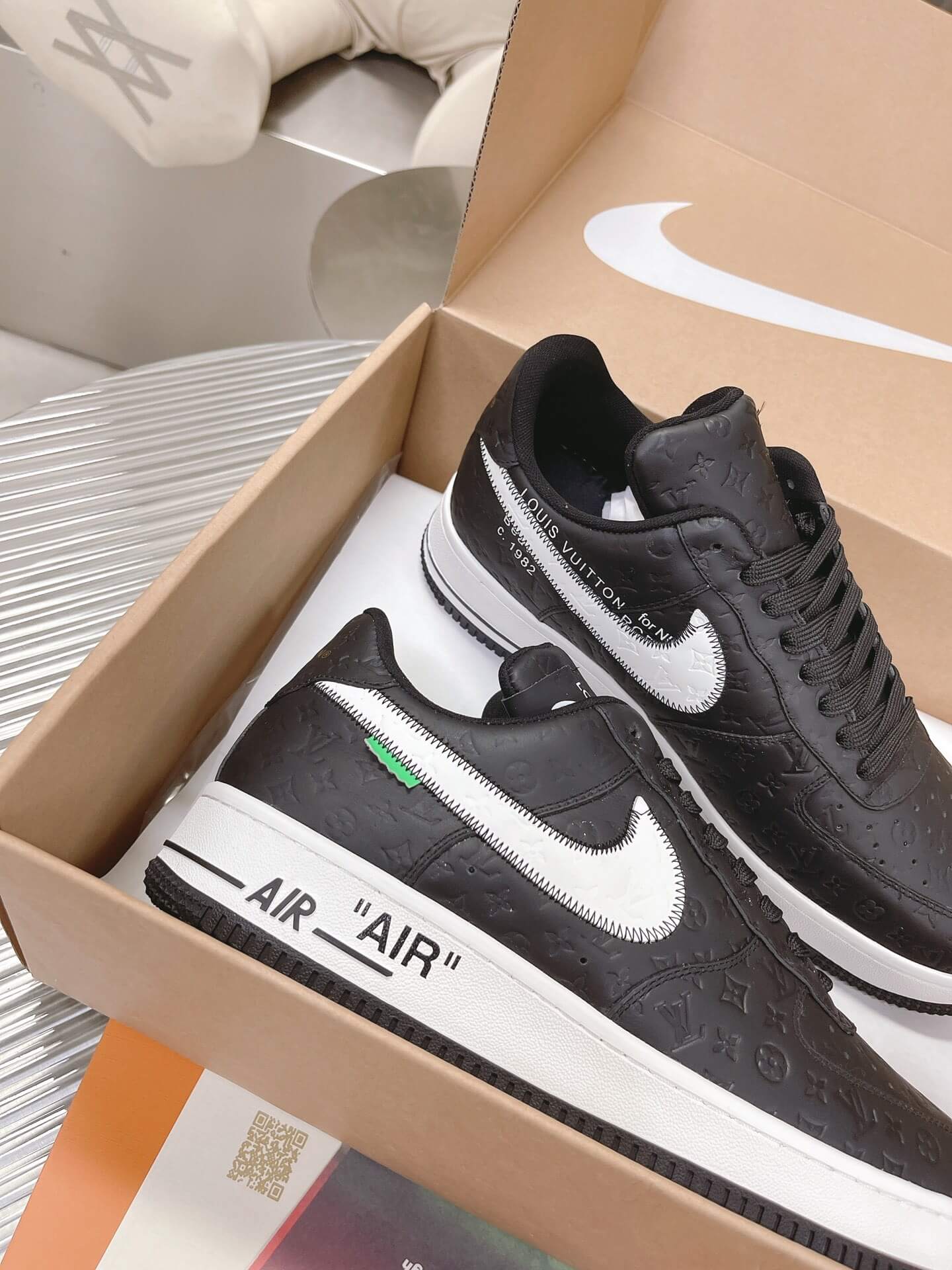 Nike Air LV Sneakers