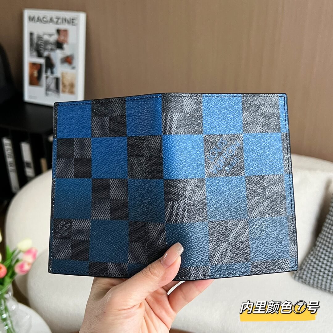 LOUIV Passport Cover