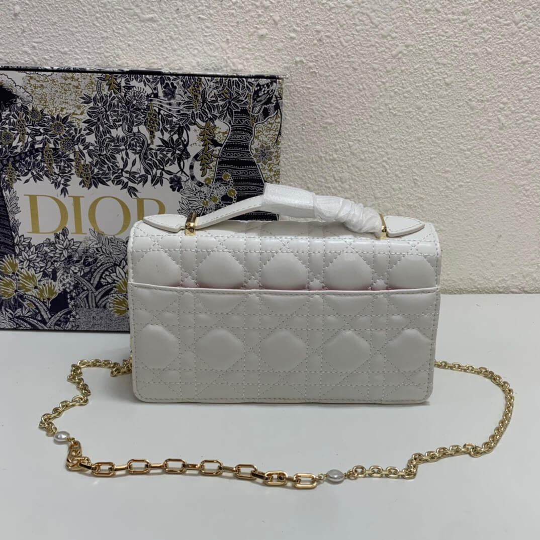 CD  Lady Handle Pouch