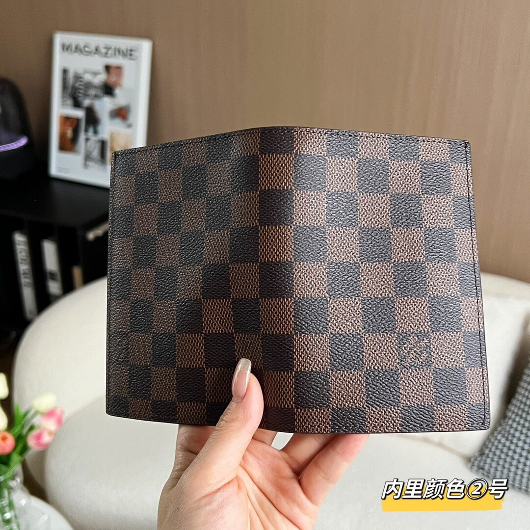 LOUIV Passport Cover