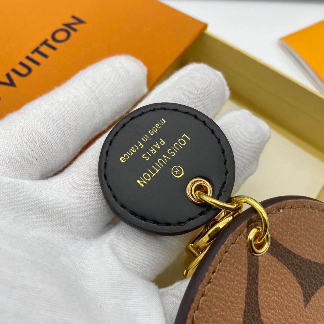 LOUIV Round Key Charm