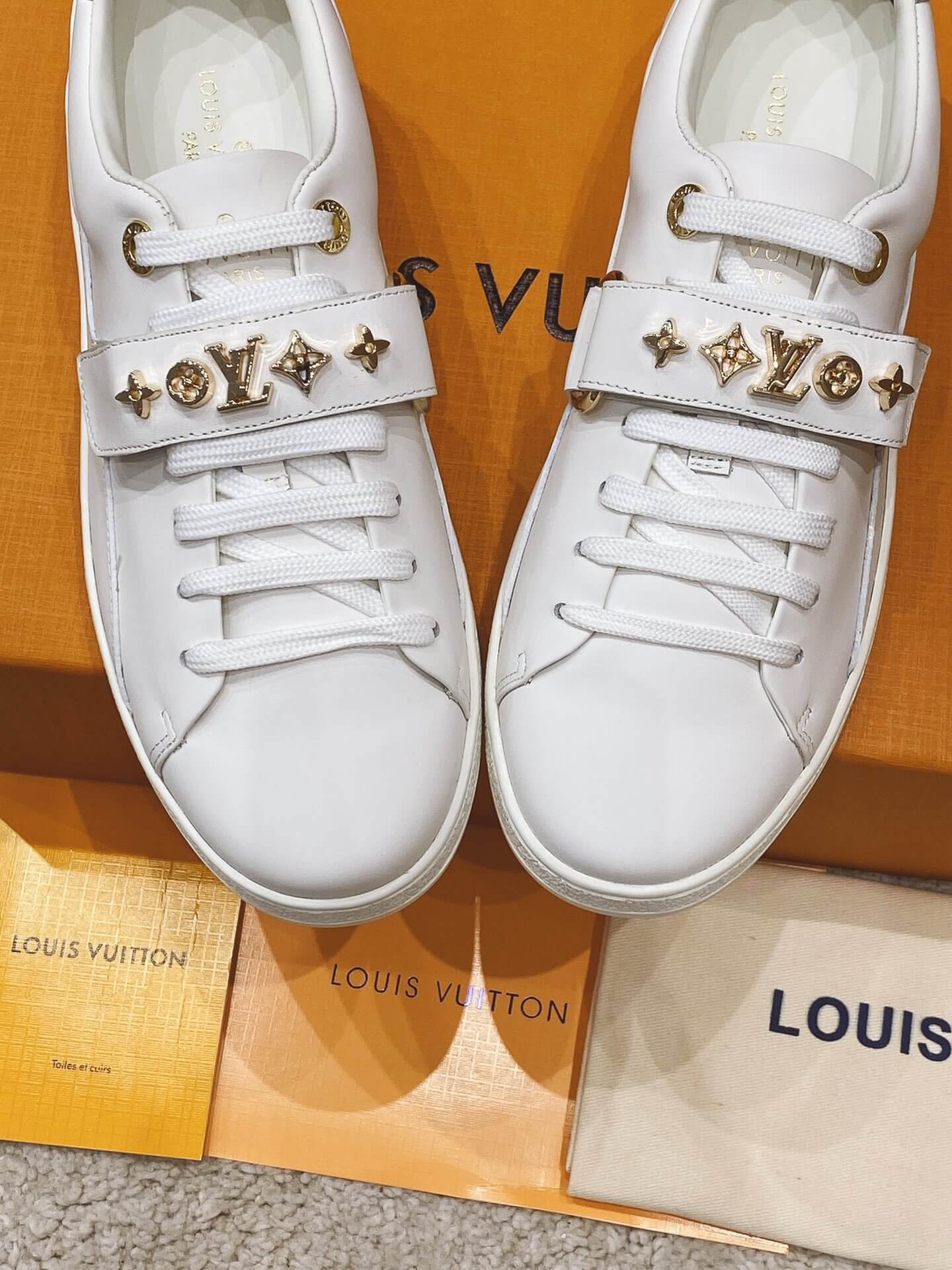LOUIV Sneakers
