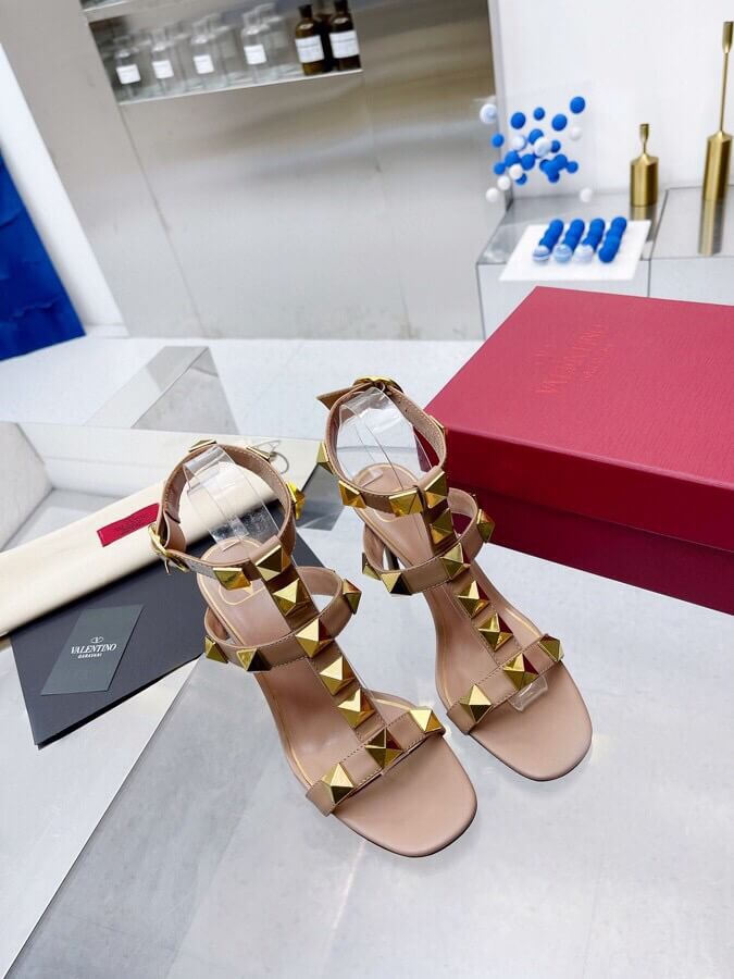 VALEN Chunky Studs Heels