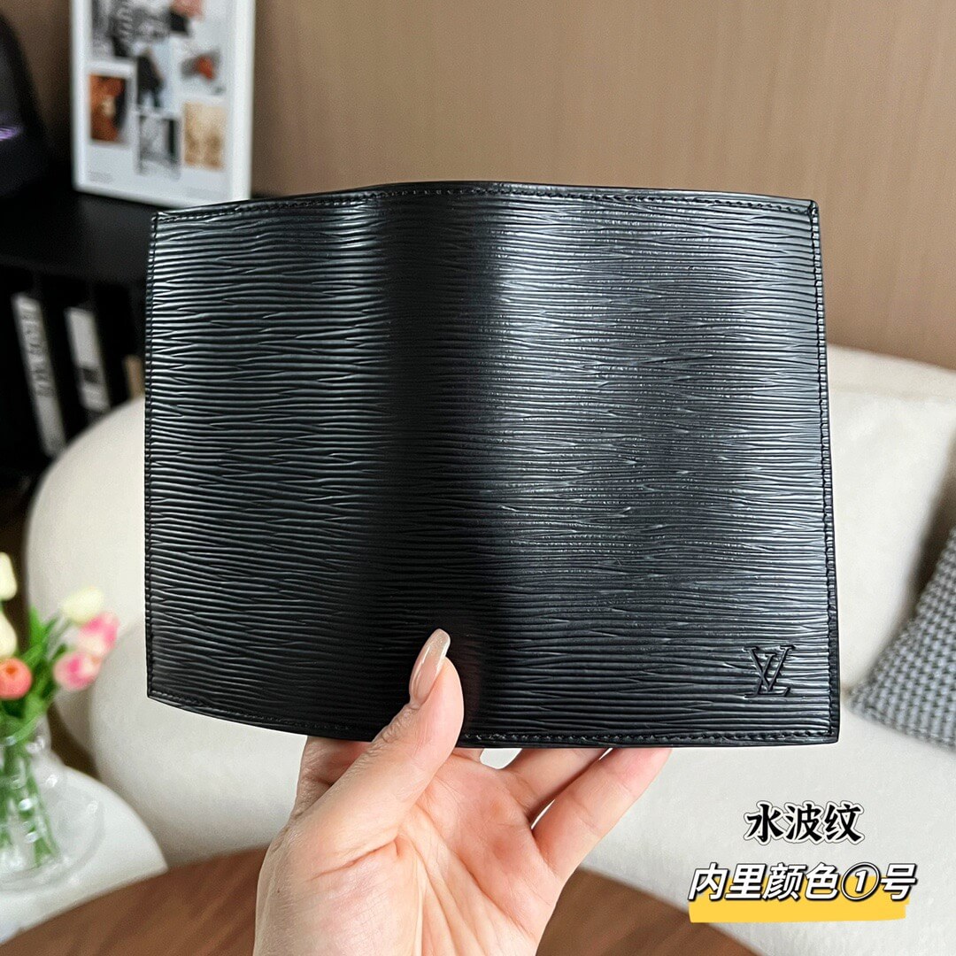 LOUIV Passport Cover