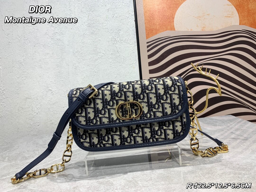 CD 30 Montaigne Avenue