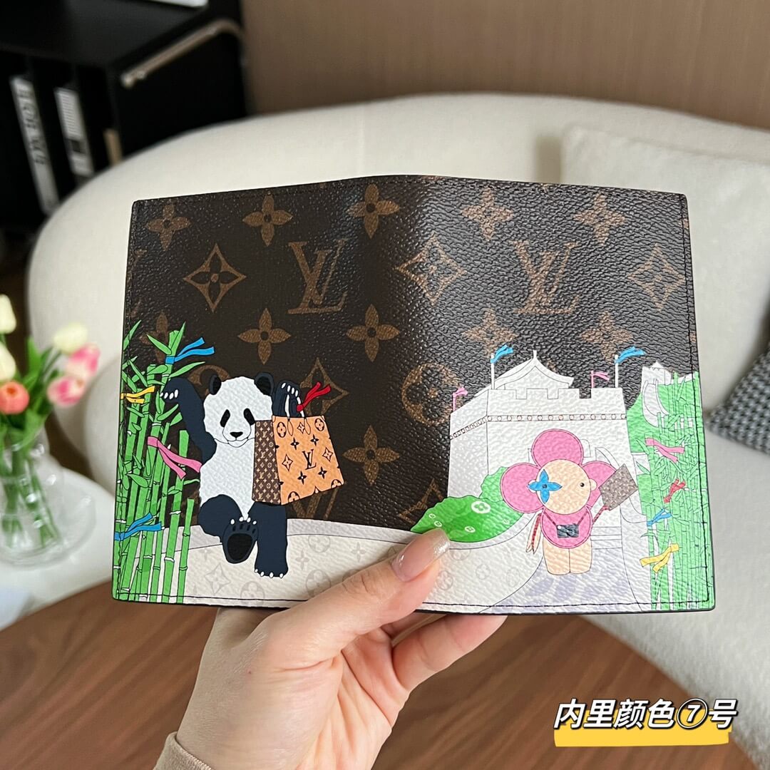 LOUIV Passport Cover