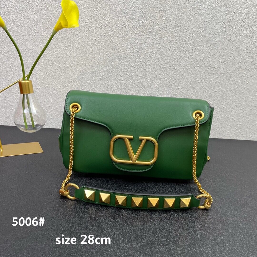 VALEN Vlogo Studs