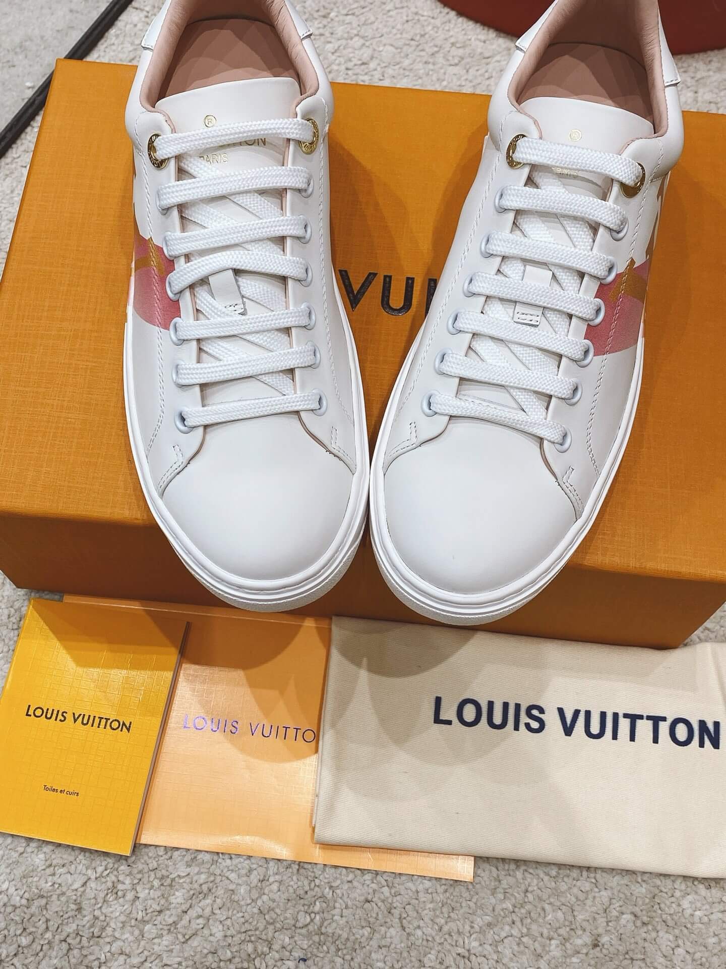 LOUIV Sneakers