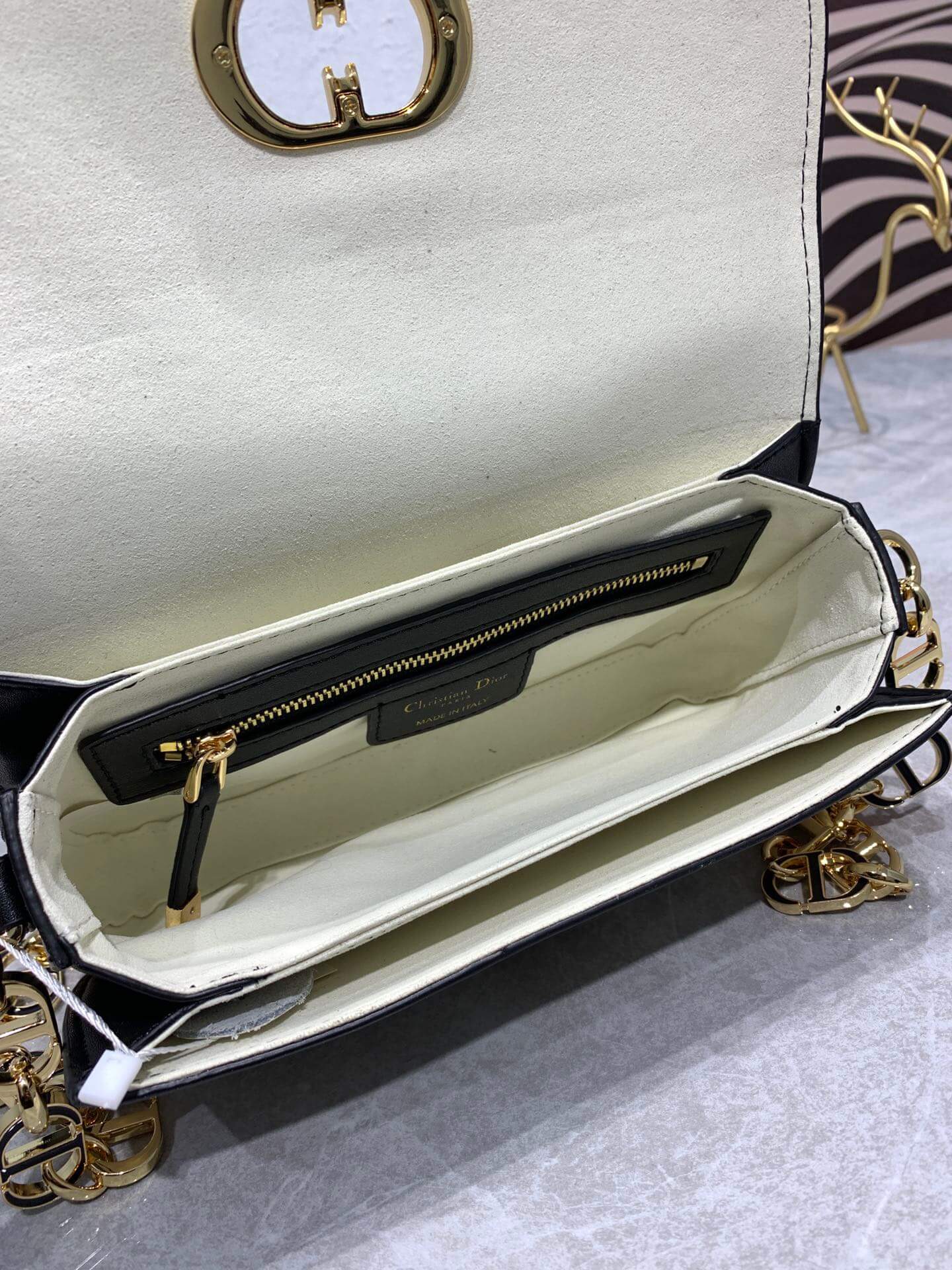 CD 30 Montaigne Avenue