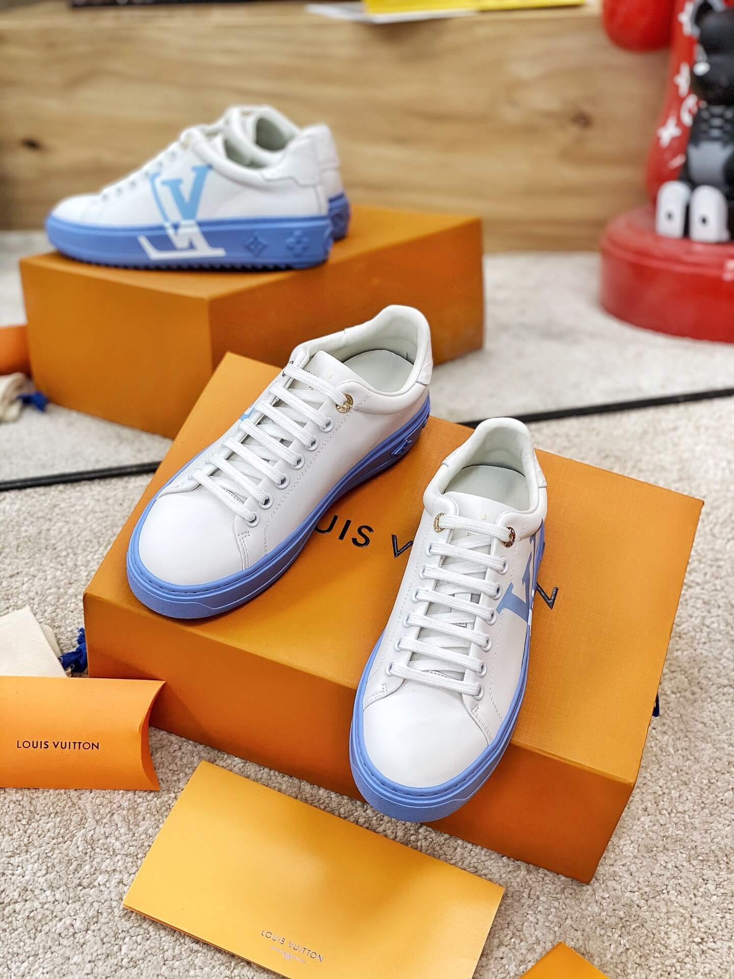 LOUIV Sneakers
