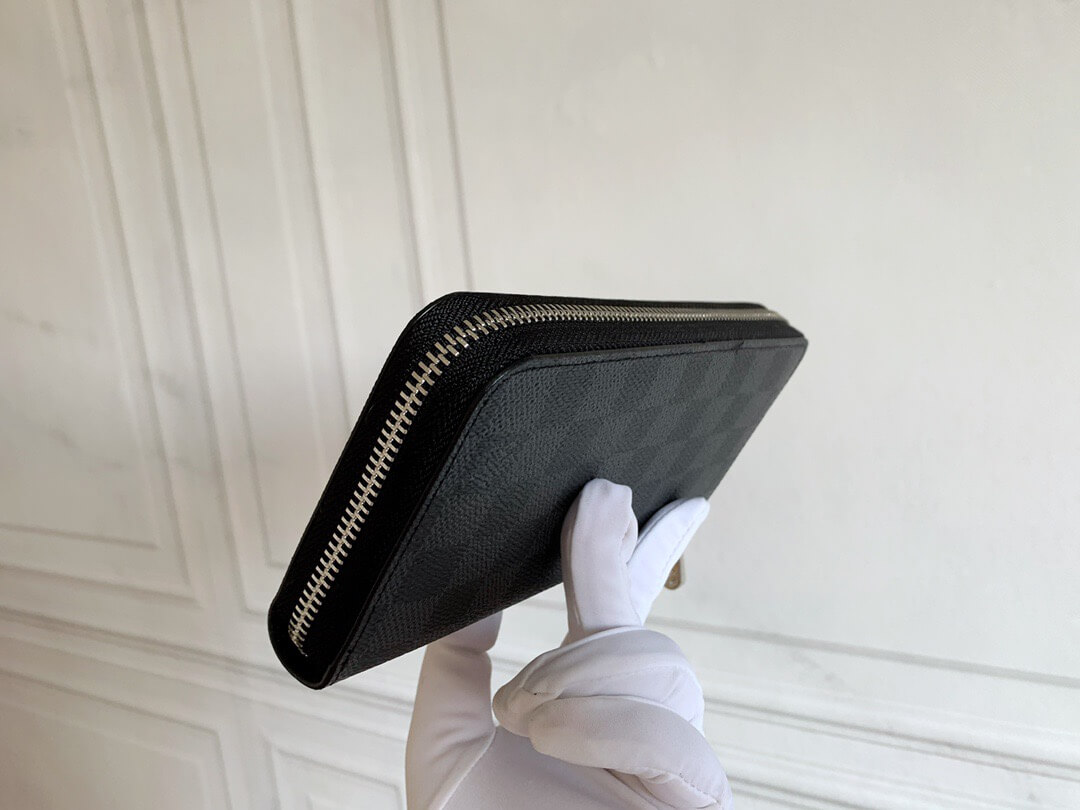 LOUIV Zippy Wallet