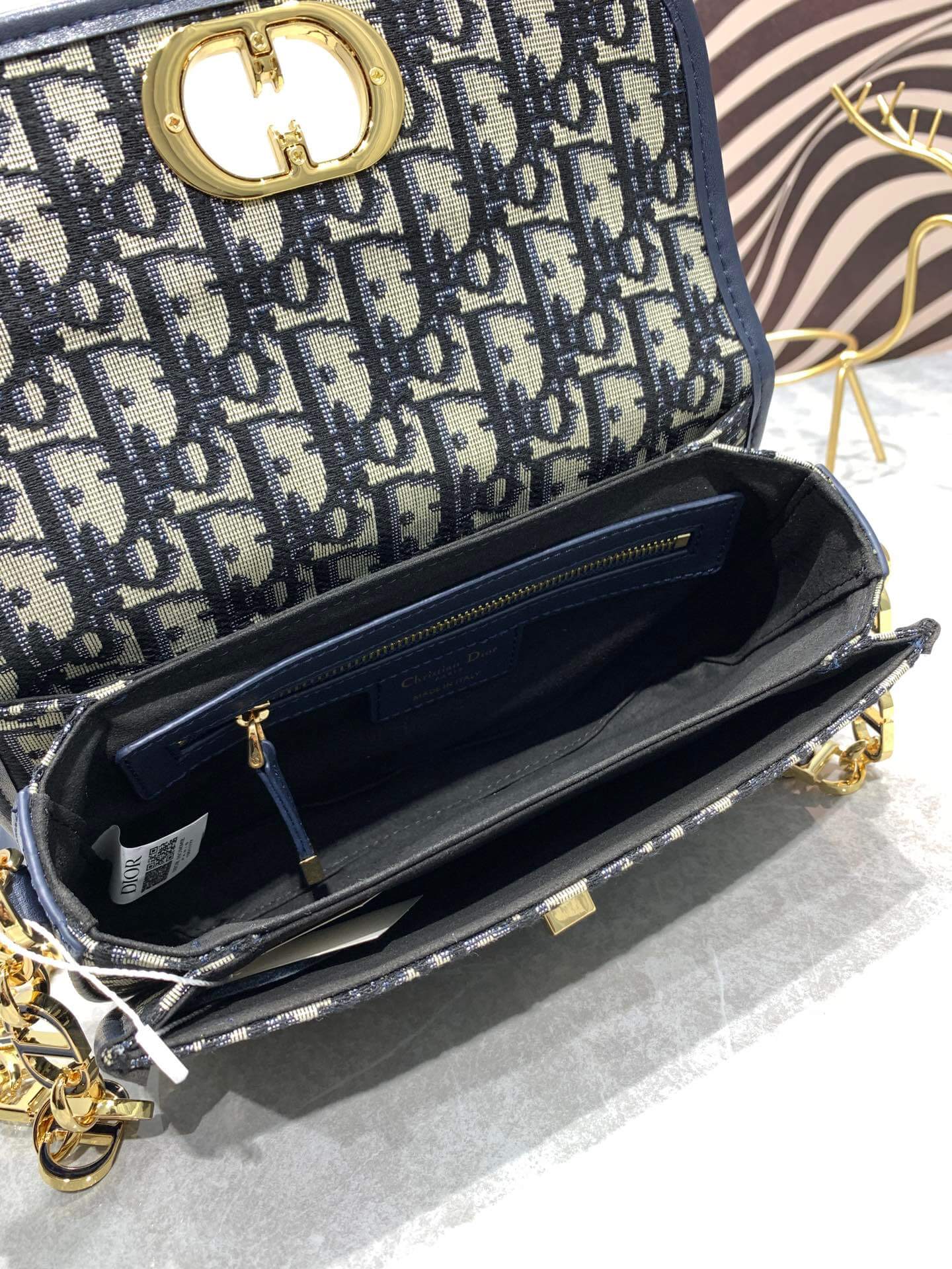 CD 30 Montaigne Avenue