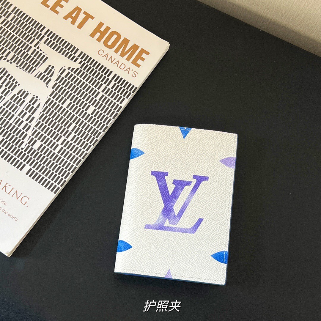 LOUIV Passport Cover