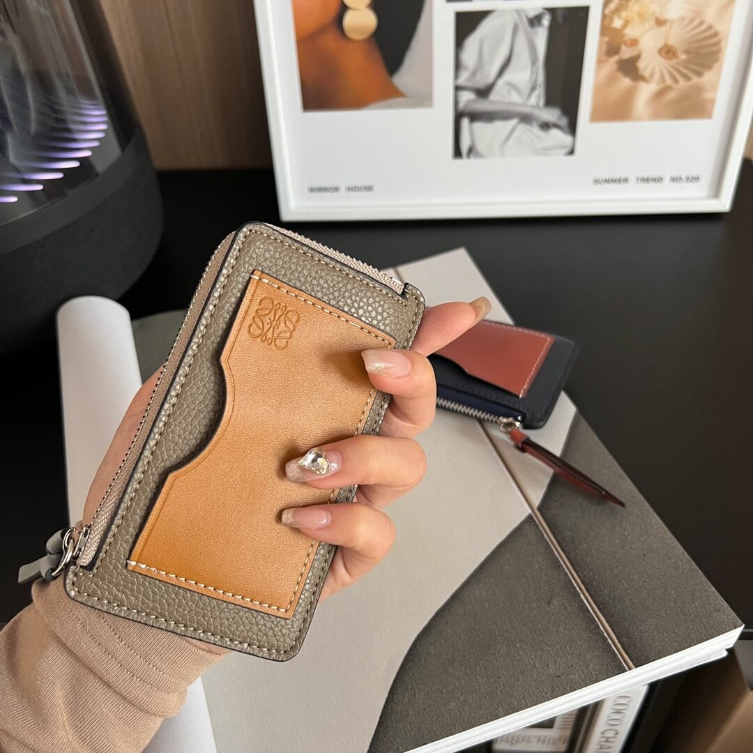 LOEW Card Holder