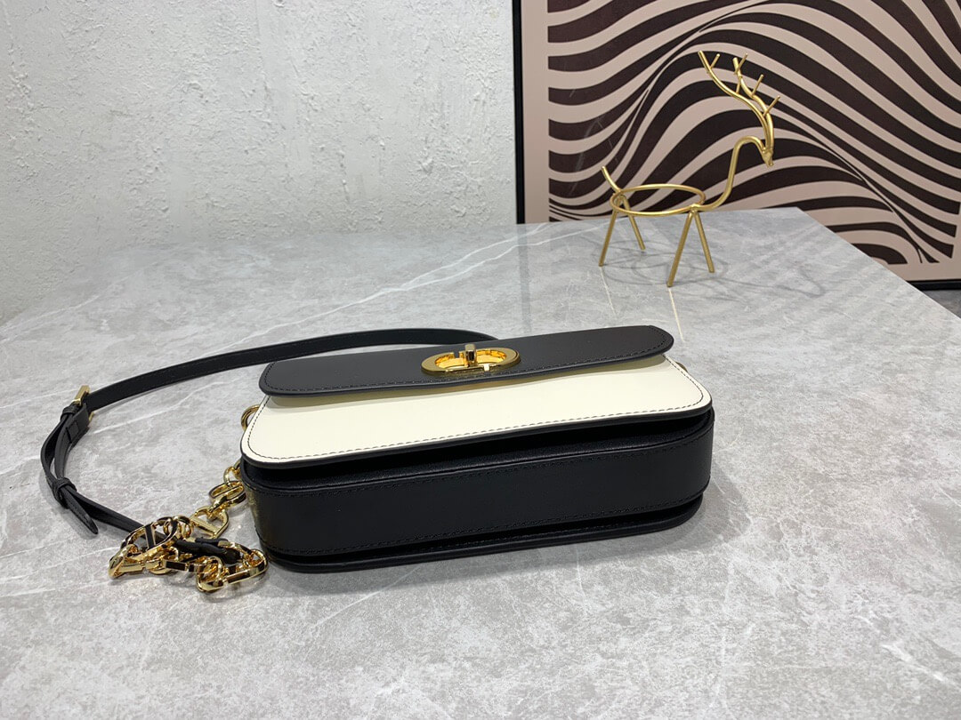 CD 30 Montaigne Avenue