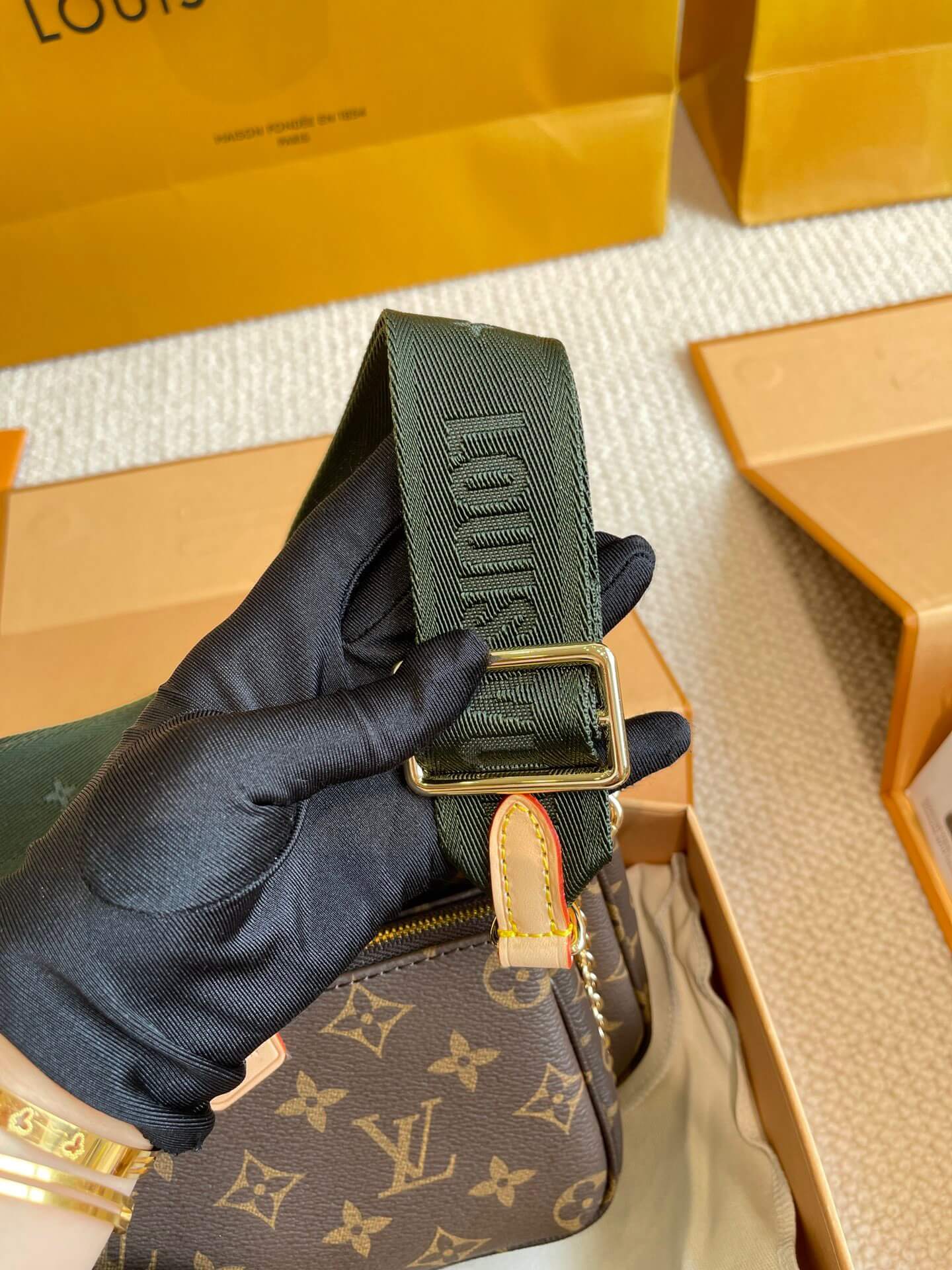 LOUIV Multi Pochette