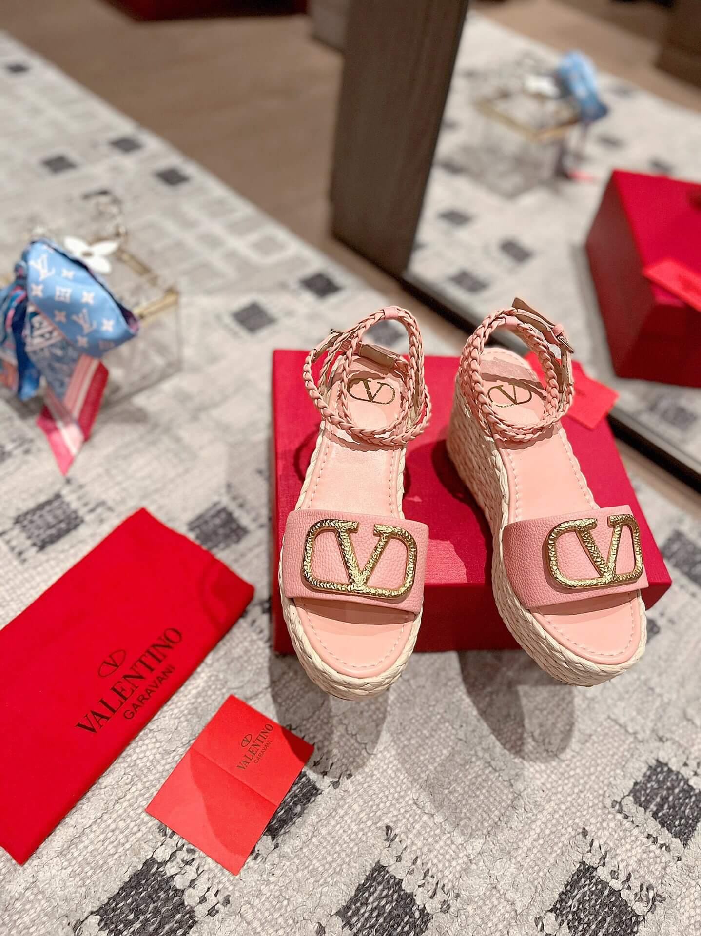 VALEN Wedges