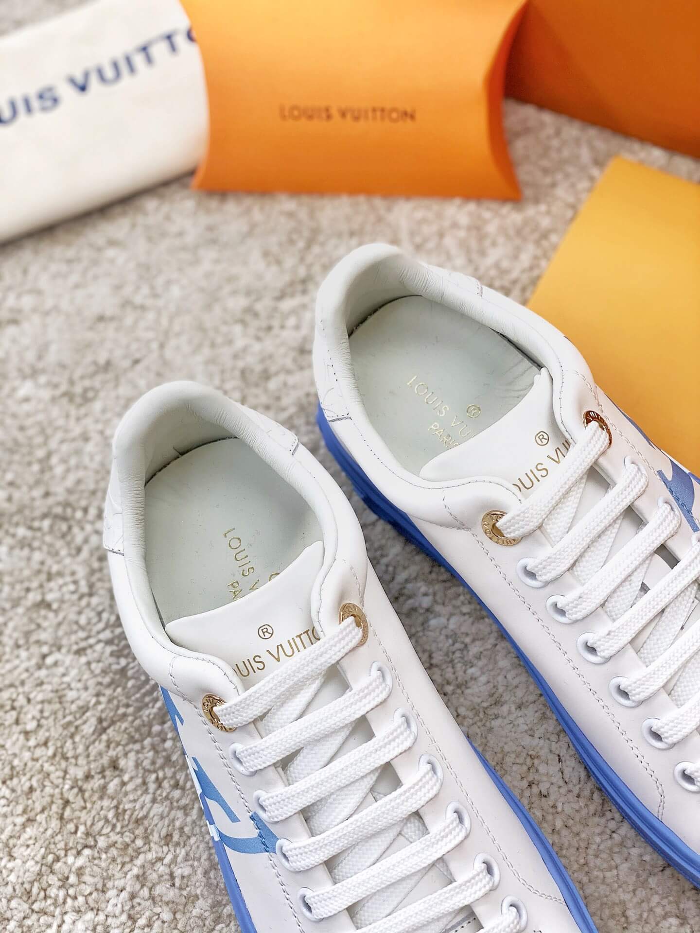 LOUIV Sneakers