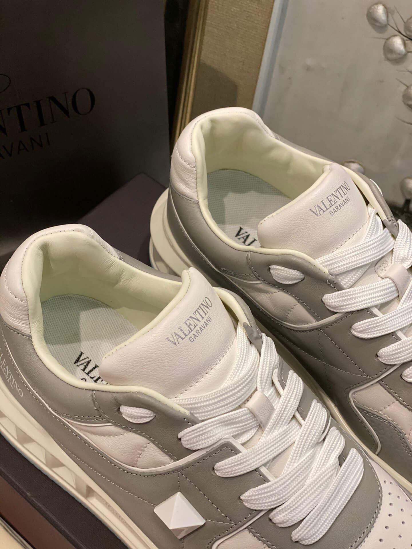 VALEN Sneakers