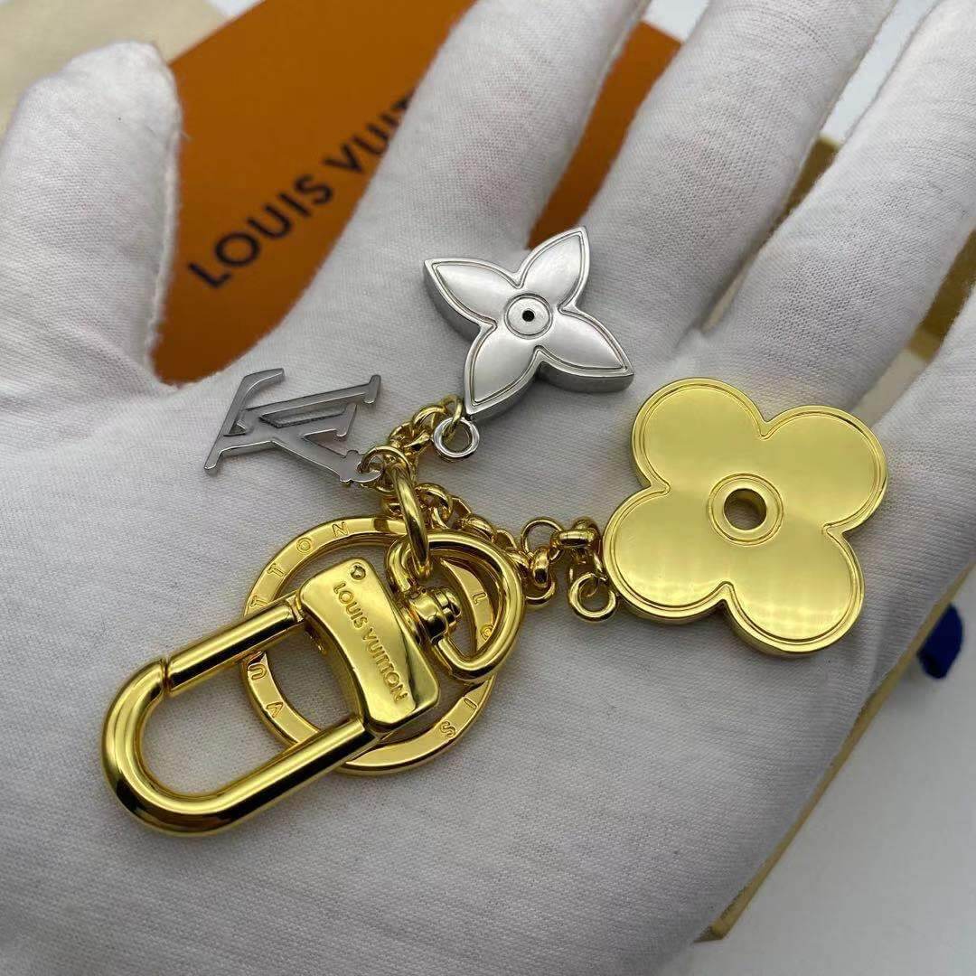 LOUIV Key Charm