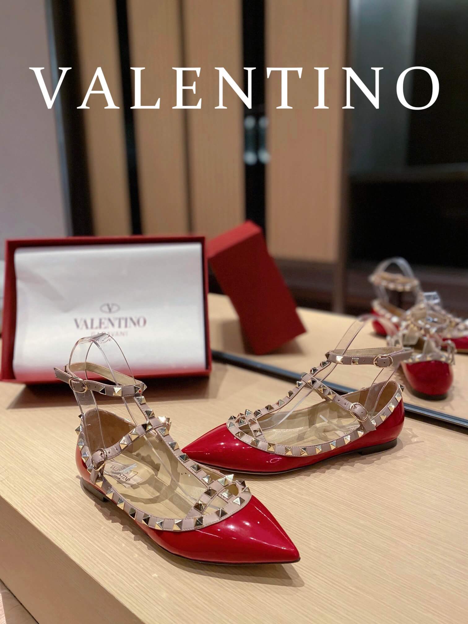 VALEN Rockstuds Sandals