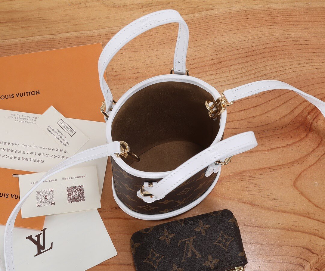 LOUIV Match Bucket Bag