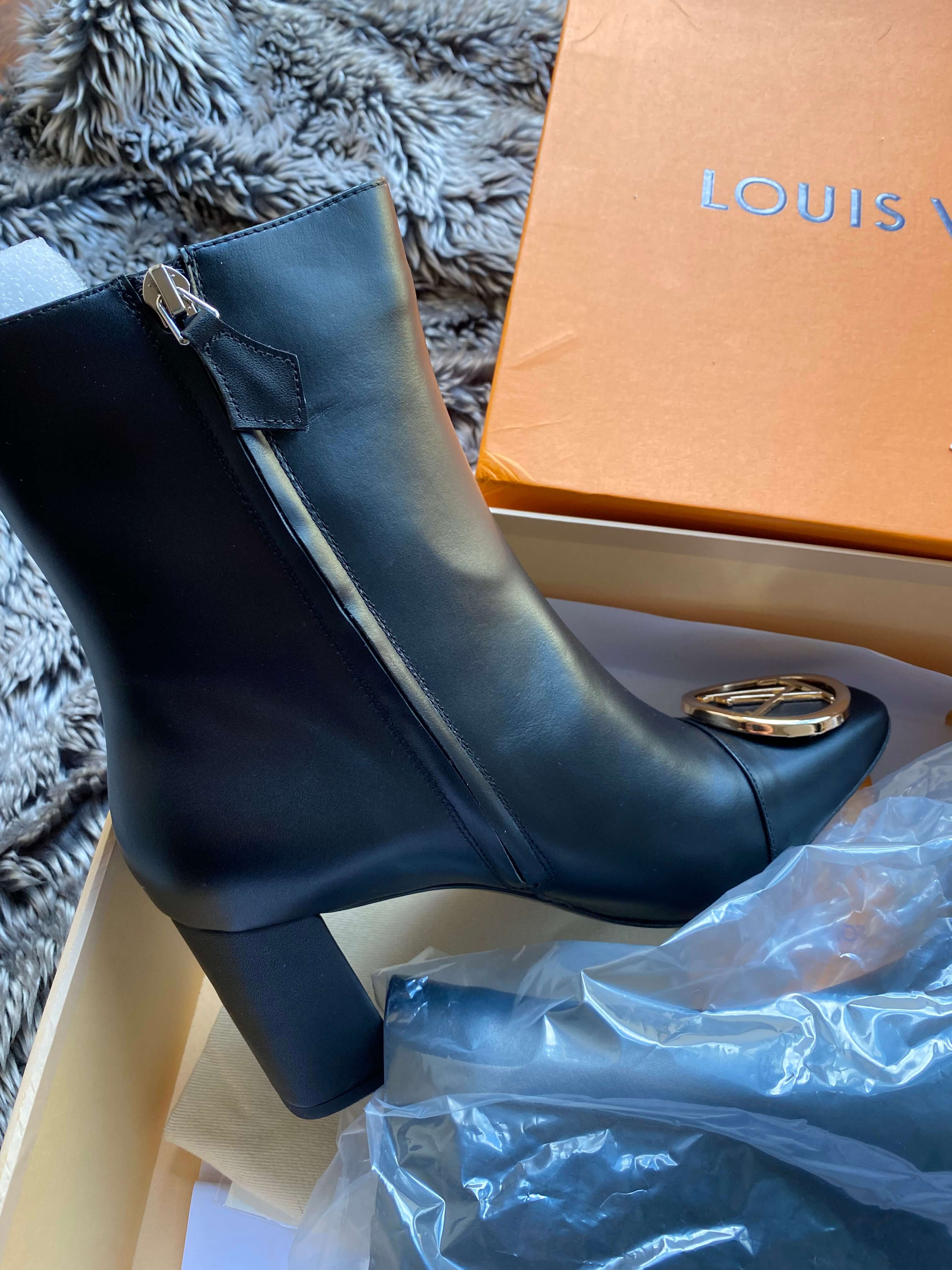 LOUIV Boots