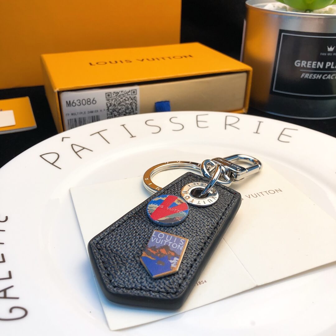 LOUIV Alpes Small Enchappe Key Charm