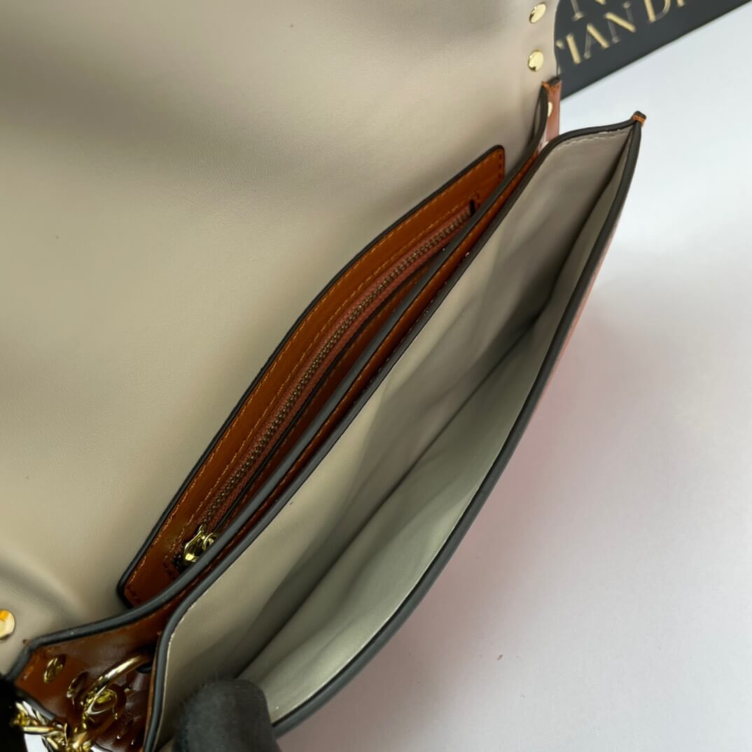 VALEN Rockstuds Clutch