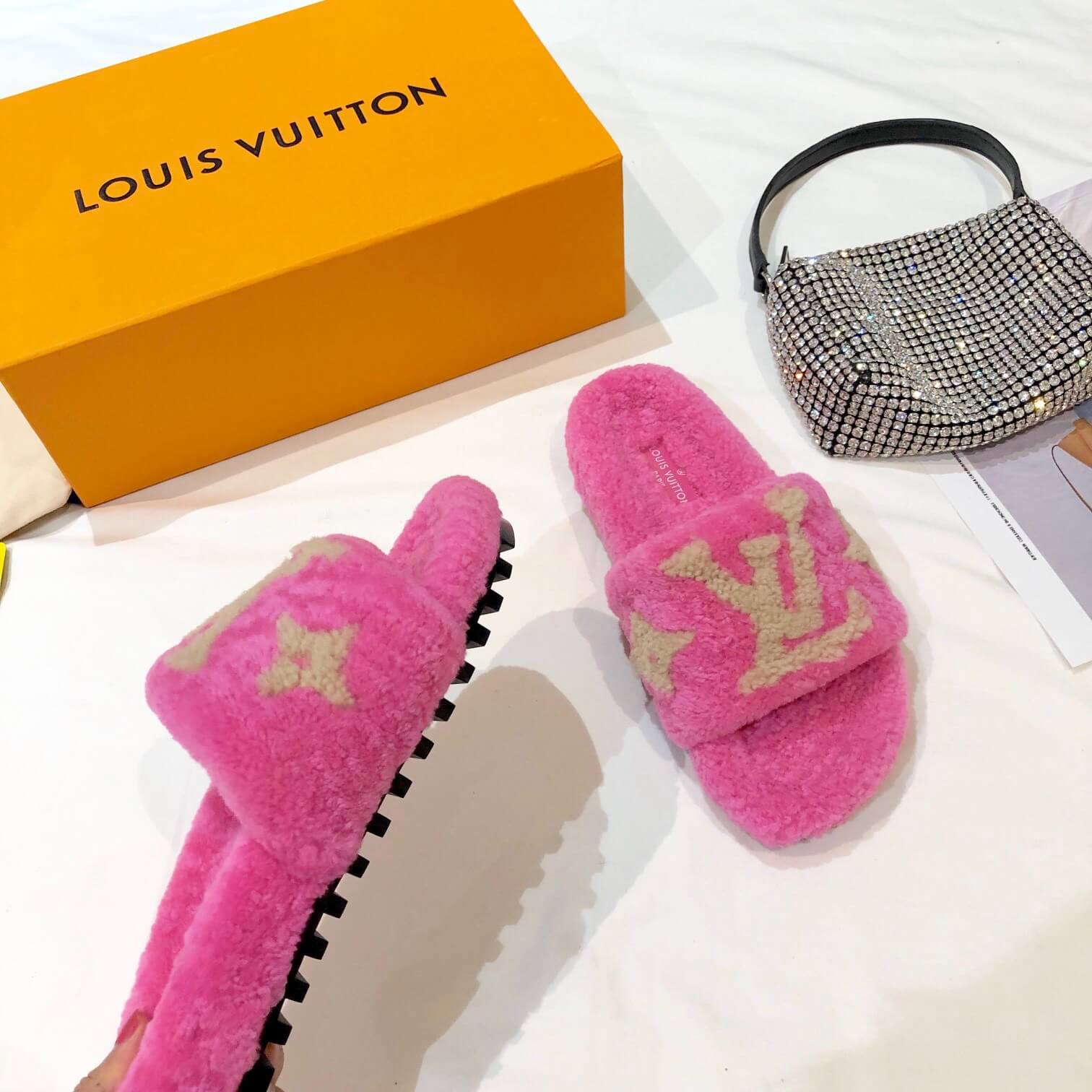LOUIV Fur Slides