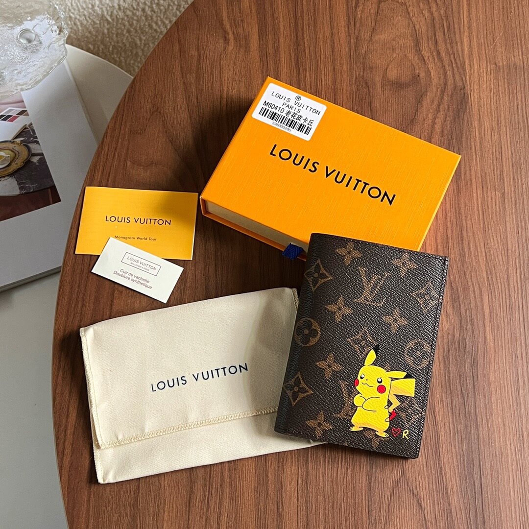 LOUIV Passport Cover
