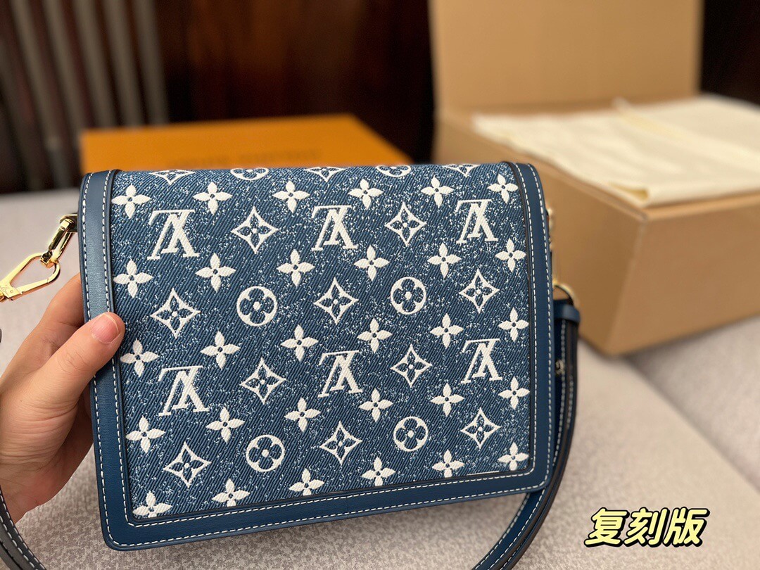 LOUIV Dauphine Medium